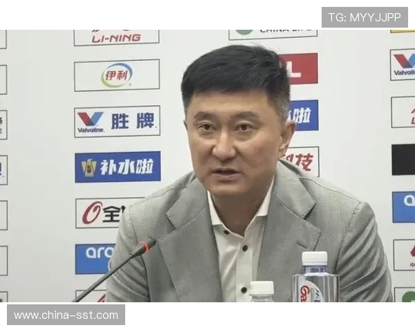 杜锋不适就医男篮助教代指挥